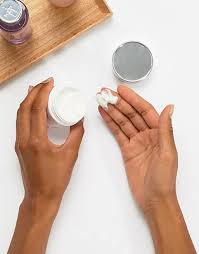 It really helps even out my skin tone and feels great on my. Clinique Even Better Skin Tone Correcting Moisturizer Spf 20 50ml Asos