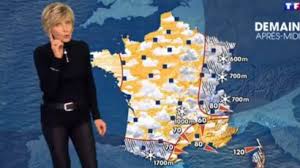 Evelyne dhéliat aura mis des années avant d'avouer ce problème physique qui l'a même empêchée de poursuivre sa vocation première…. Alimentation Sport Les Petits Secrets D Evelyne Dheliat Pour Rester Mince Femme Actuelle Le Mag