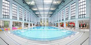 Im Stadtbad Schoneberg Mit Grossem Kinderbereich Wird Wasserspass Gross Geschrieben Einzigartig In Berlin Von Drinnen Schwimmbader Kinder Rutsche Kinderrutsche