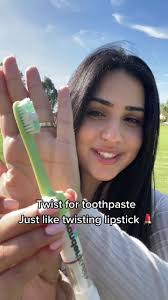 Reply to @maggieaptliving you don’t know you need it till you see it 😳  #toothbrush #smallbusiness #dental #travel #innovation #fyp