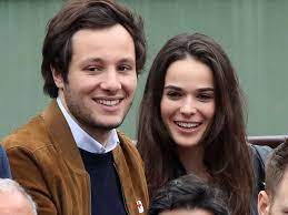 Plutôt discret sur sa vie privée, le jeune chanteur est un homme amoureux. Vianney Parle T Il De Sa Compagne Dans La Chanson La Fille Tele Star