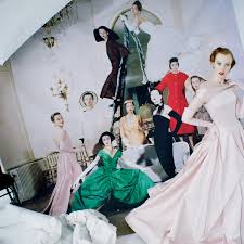 1970), einer der derzeit gefragtesten modephotographen der welt, unseren erdtrabanten ins visier.shoot for the moon ist bereits die zweite große monographie dieses phantasievollen. Tim Walker There S An Extremity To My Interest In Beauty Fashion The Guardian