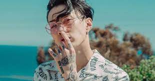 Bazı dinleyiciler jay park'ın sözlerinde kendisini tanrı, kutsal ruh ve allah ile kıyaslayarak hem hıristiyanlığa hem de i̇slam'a saygısızlık ettiğini iddia etti. K9cxfpdlki3gim