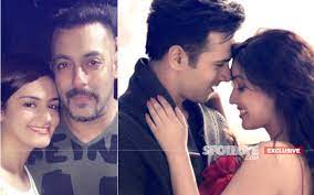 More pictures from the ceremony have now surfaced. Affair With Pulkit Samrat Lands Yami Gautam In Deep Trouble