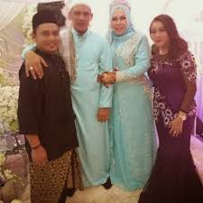 Menurut natasha, dia dan suaminya, carleed khaza atau khalid kamal sudah bercerai secara baik pada tahun ini. Wajah Sebenar Suami Pertama Ds Vida Ustaz Katanya Ada Suami Ke 3 Ke