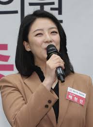 '책 박물관'도 대출·열람 사업을 할 수 있도록 하는 법안이 3일 배현진 국민의힘 의원(사진)은 이날 책 박물관의 대출·열람 서비스 사업 수행 근거를 마련하는. ë°°í˜„ì§„ ë¯¸ëž˜í†µí•©ë‹¹ ì›ë‚´ëŒ€ë³€ì¸ ë‹¹ í˜ì‹  ìµœì„ 
