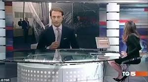 Nyalakan tv anda lalu masuk ke mode av. Seluar Dalam Pembaca Berita Terdedah Ketika On Air Mynewshub