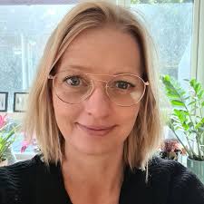 Åh, jeg søger inspiration til en roman med ondskab som tema. Eller måske  blot et “go for it”? Har tidligere læst ondskaben af Jan Guillou, men er i  tvivl om, om sproget