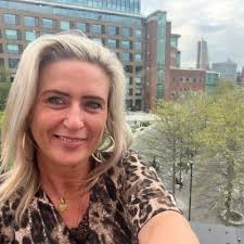 If you are wondering "Witch" great logistics partner to work with.... then  pick me :-) Happy Halloween.