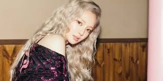 The switch between blonde and black hair is so extreme though that it completely changes their aura. These 10 Idols Suit Blonde Hair So Much They Might As Well Be Naturals Kpophit Kpop Hit