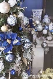 Classic silver and gold ornaments and beaded garland complement a trendy paired together on a mini tree, these simple decorations are a chic and pretty addition to your front. 15 Elegant Christmas Tree Decorating Ideas