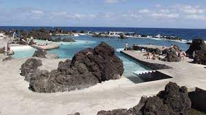 This space, with a surface area of 3800 m², has also a children's swimming pool, a children's play area and disabled access. Zona Balnear De Porto Moniz Www Visitportugal Com