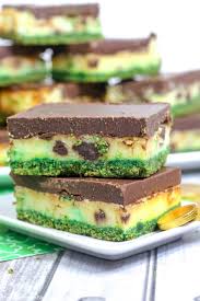 Laissez reposer 24h avant de dévorer. Barres De Gateau Au Fromage Baileys A La Menthe Et Au Chocolat Recette Facile Et Saine