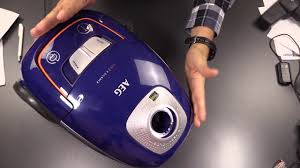 Er spart ihnen eine menge zeit denn er reinigt die böden schneller als sie es gewohnt sind. Aeg Vx8 3 Ffp Staubsauger Mit Beutel Test Youtube