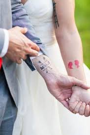 Enfin, vous pouvez adopter le tatouage battement de cœur comme un symbole de force, de passion, de persévérance pour garder la conception de votre tatouage simple et avec une signification exacte, essayez d'y incorporer le prénom d'une. Tatouages Notre Selection De 50 Modeles A Faire A Deux