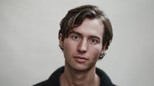 De Vlaamse schrijver, classicus en vertaler Paul Claes verzamelde  vijfhonderd oneliners voor zijn boek Wie zei dat?