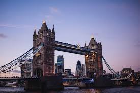 The north side of the bridge is tower hill, and the south side of the bridge comes down into bermondsey, an area in southwark.tower bridge is far more visible than london bridge, which people often. Tower Bridge Steckbrief 10 Fakten Uber Die Tower Bridge In London