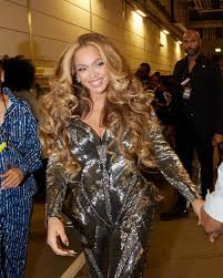 Beyoncé backstage in Stockholm, Sweden. 🥺