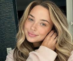 Victoria Potter's Instagram, Twitter & Facebook