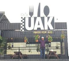 Saya ustaz abdullah khairi, selaku pemegang amanah pengurusan pusat kecemerlangan assyafie(paksy). Makan Sedap Sambil Beramal Di Kafe Uak
