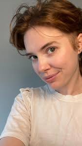 it's SELF TAPE SATURDAY! Slates are supposed to show off your  personality…right? thank you as always to my incredible scene and life  partner @mxnonalee for helping me film 💗💗💗