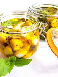 Petits Chevres Marines A La Roquette Et Au Poivre Mozzarella Marinee Au Basilic Et Au Citron Les Delices De Marina Mozzarella Basilic Citron