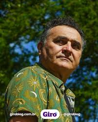 Desde a última semana, plateias do Brasil inteiro finalmente conheceram uma  das grandes revelações de 2025. O cearense Robério Diógenes já possui uma  longa carreira no teatro, com várias participações também no