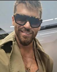 CAN YAMAN llego a Portugal ...!Fin de año con sus fans..!!! 31 de Diciembre  2024/ 25 ☆CanYaman ❣️