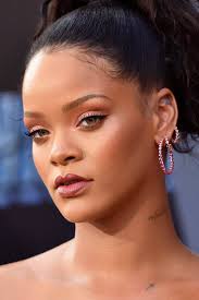 Rihanna daily / rihanna lounge rihanna fan blog rihanna navy since 2005 @rihanna @fentyofficial @fentybeauty @savagexfenty. Rihanna News On Twitter Rihanna Was Serving Face Once Again A Model