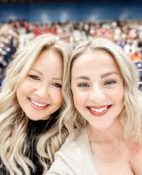 ✏️ Teacher Appreciation Gift Idea 🍎 I had bought a Stanley for my son's  teacher and was inspired by @ashleytheinspiredmom to add flowers! Thanks  for the idea Ashley! ❤️