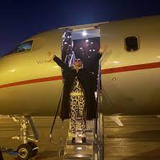 Penampilan nindy ayunda kini bisa membuat semua orang tak menyangka dirinya sudah punya dua anak. Celebrities With Private Jets Kim Kardashian Kylie Jenner Justin Bieber More Hello