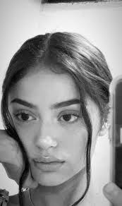 Black And White Mirror Selfie Drawing Pin On Naileadevora