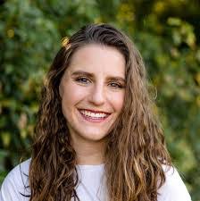 Jennifer Kennington's Instagram, Twitter & Facebook