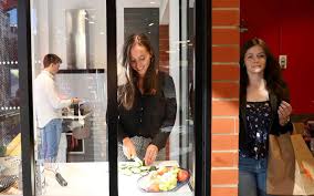 Faire la cuisine (préparer un repas; Chez Franprix On Pourra Aussi Faire La Cuisine Le Parisien