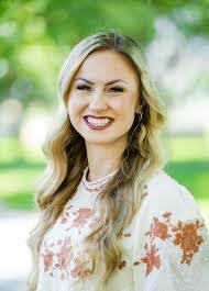 Amanda Casterline's Instagram, Twitter & Facebook