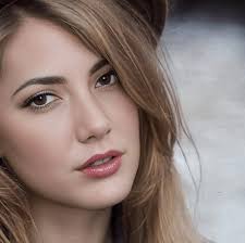 anna devault (@anna_devault_14)