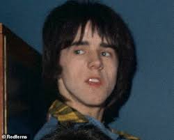 Les mckeown, the singer who led the bay city rollers in their most successful period, has died aged 65. Xg1ehgflyqegrm