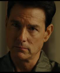 One of the most beautiful things about the film, in my opinion, is that it  also shows Maverick in his sensitivity and fragility (sometimes even with  the other characters). Thus, the pilot