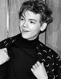 Pin By Busanjeons On Thomas Brodie Sangster Thomas Brodie Sangster Thomas Sangster Thomas Brodie
