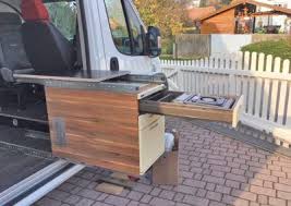 Oben Aufgesetzt Eine Tischplatte Darunter Der Kocher Eingebaut In Einer Schublade Vw Campingbus Wohnmobil Ausbauen Wohnmobil Innen