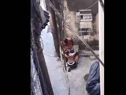 Anita pagando boquete na favela