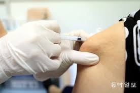 유럽 각국, 아스트라제네카 코로나 백신 접종 재개. Pfohsfv Lmjz1m