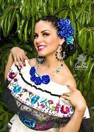 I Love Lisa Love Great Photo By Chris Gomez Mexican Hairstyles Mexican Dresses Vaquera Outfit
