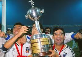 A 30 años de esta imagen, el plantel albo se reunirá para los festejos oficiales en la tercera. Se Mira Y Se Toca Colo Colo A 25 Anos Del Titulo De Copa Libertadores Radio Sport