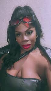 Ebony Massey (@soo_ebbo)