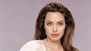 As far back as 1997 she has given interviews about openly loving both men and women. Cerita Di Balik Perdamaian Angelina Jolie Brad Pitt
