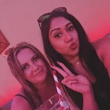 I feel like singing Christmas songs today. So here goes 🎙️ Twinkle,  twinkle little star 🌟 Point me to the nearest bar 🥂😂😂😂😂 Santé 🥂 x x