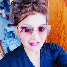 Elsa Traverso's Instagram, Twitter & Facebook