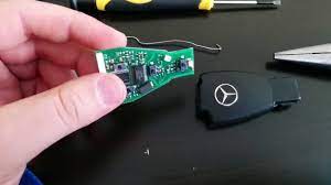 Car research starts at edmunds! Diy How To Take Apart Mercedes Benz Key Fob Chip Battery And Casing Non Destructive Method Youtube