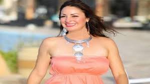 ممثلة مصرية، درست في مدرسة فيكتوريا كولدج، ثم تخرجت في كلية التجارة جامعة الإسكندرية، اكتشفها طلعت يوحنا ودخلت مجال الإعلانات في بداية التسعينات، ثم بدأت تشق طريقها في مجال التمثيل في أواخر. Ø§Ù„Ø¨ÙˆØ§Ø¨Ø© Ù†ÙŠÙˆØ² Ø¨Ø§Ù„ÙÙŠØ¯ÙŠÙˆ Ø£Ù‡Ù… Ø±Ù‚ØµØ§Øª Ù†ÙŠØ±Ù…ÙŠÙ† Ø§Ù„ÙÙ‚ÙŠ ÙÙŠ Ø§Ù„Ø£Ø¹Ù…Ø§Ù„ Ø§Ù„Ø¯Ø±Ø§Ù…ÙŠØ©